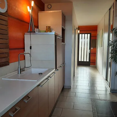 T2 Renove A A 2 Min De La Avec Parking Prive - Fr-1-239-901 Apartament